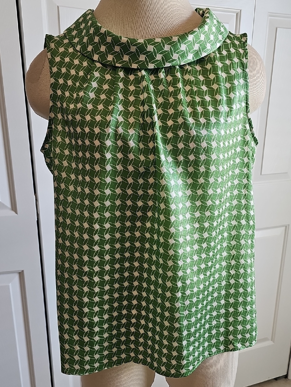 Talbots Silk Blend Geometric Sleeveless Blouse Womens Size M Green Vintage Style